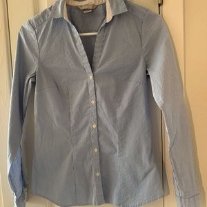 H&M Blue & white pin stripe stretchy long sleeve button down